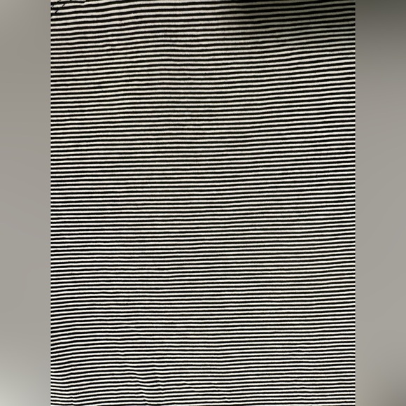 Women's Lululemon Tank Size 6 Black & White Striped - Picture 2 of 4